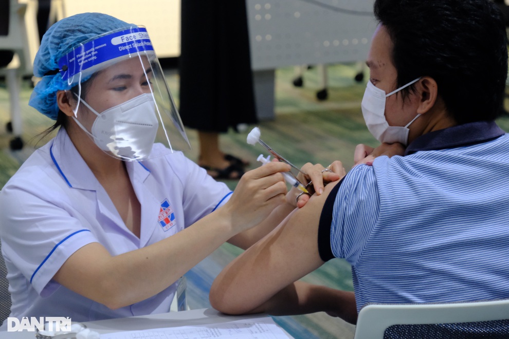TPHCM bắt đầu tiêm vaccine Covid-19 Sputnik V từ hôm nay - 1 TPHCM bắt đầu tiêm vaccine Covid-19 Sputnik V từ hôm nay - 1