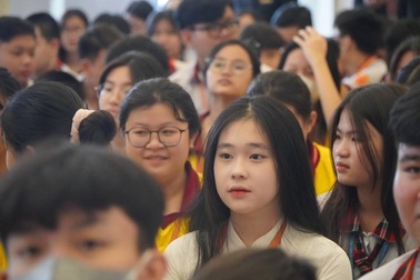 Hiệu trưởng dặn học trò 12: "Không đổi nhân phẩm lấy sự tầm thường"