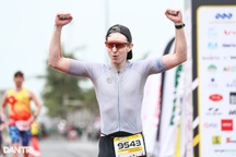 Cảm xúc của các VĐV khi cán đích đầu tiên ở Aqua Warriors Halong Bay 2025