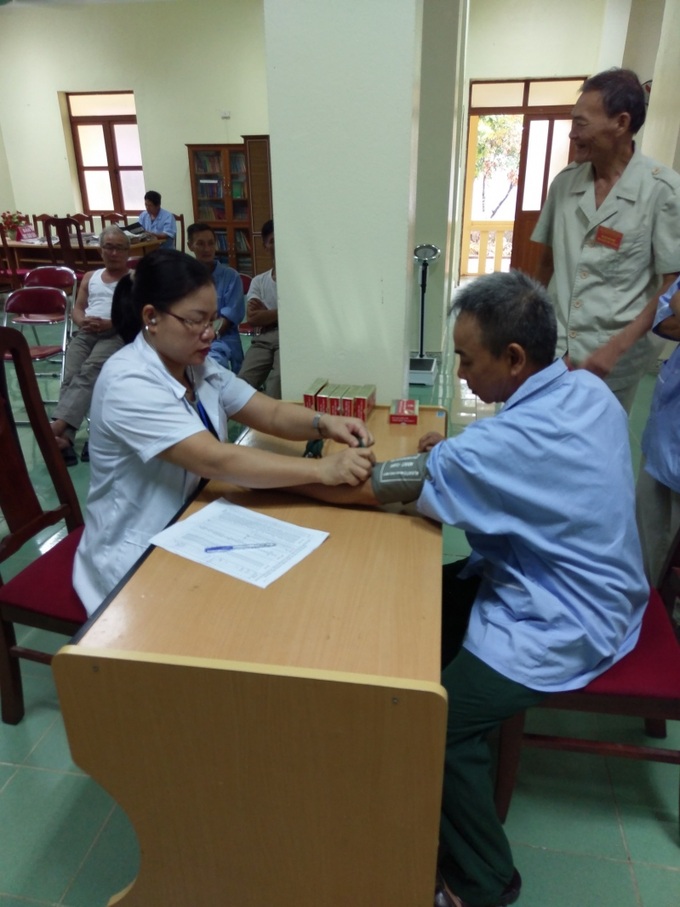 Người có công được thăm khám sức khỏe tại Trung tâm.