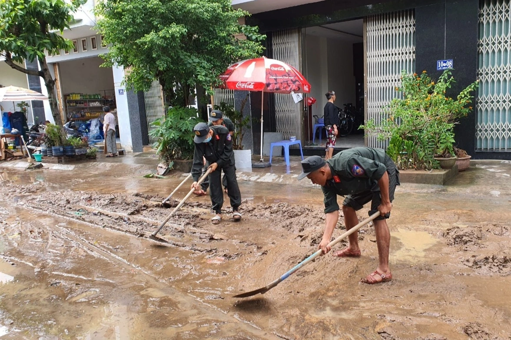 Khắc phục hậu quả lũ lụt chưa xong, Bình Định lại sắp hứng đợt mưa lớn - 3 Khắc phục hậu quả lũ lụt chưa xong, Bình Định lại sắp hứng đợt mưa lớn - 3