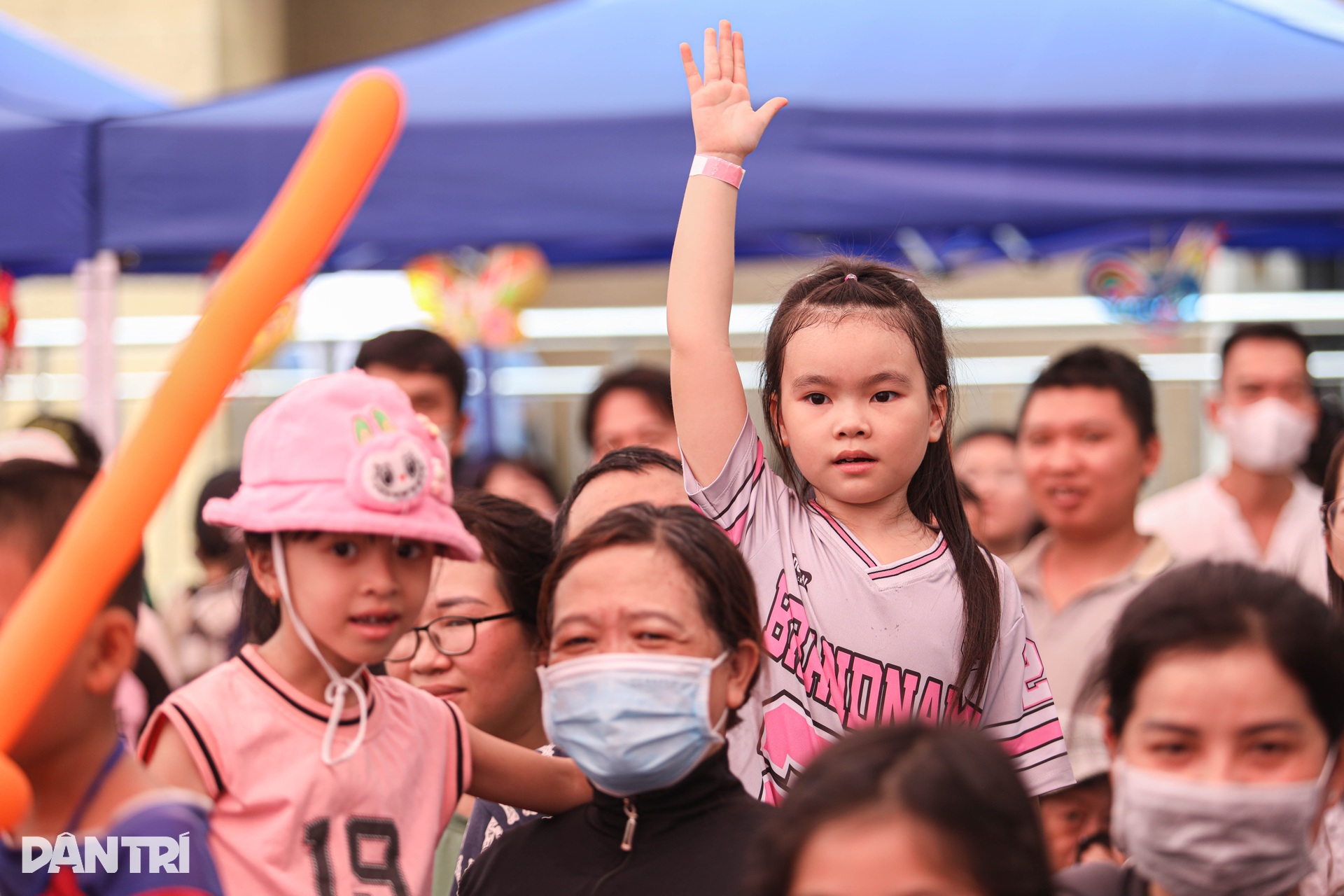 Trung thu gõ cửa bệnh viện, mang niềm vui đến bệnh nhi TPHCM - 3