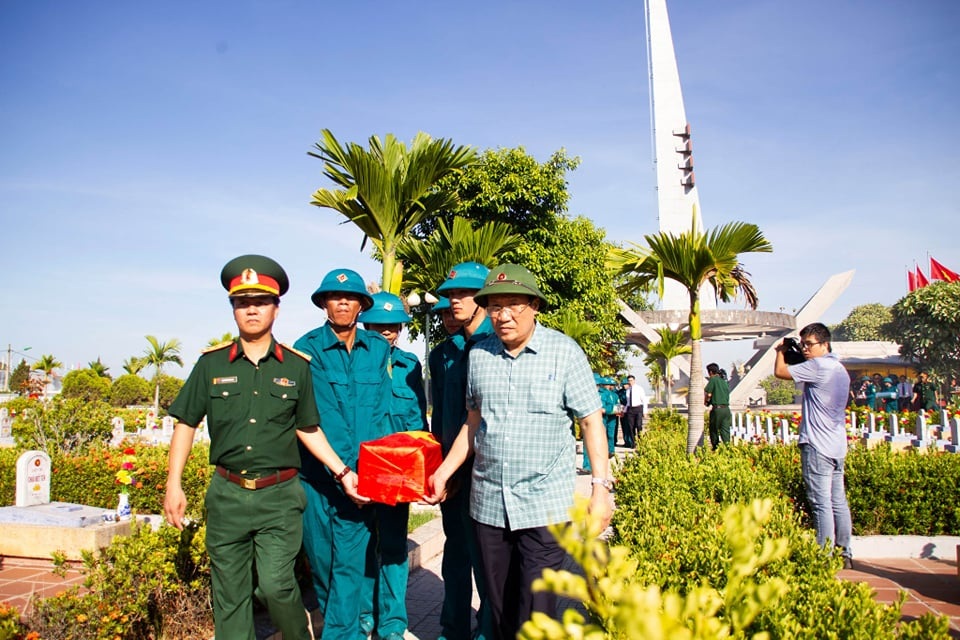 Quảng Trị: Truy điệu và an táng 10 hài cốt liệt sĩ - 2 Quảng Trị: Truy điệu và an táng 10 hài cốt liệt sĩ - 2