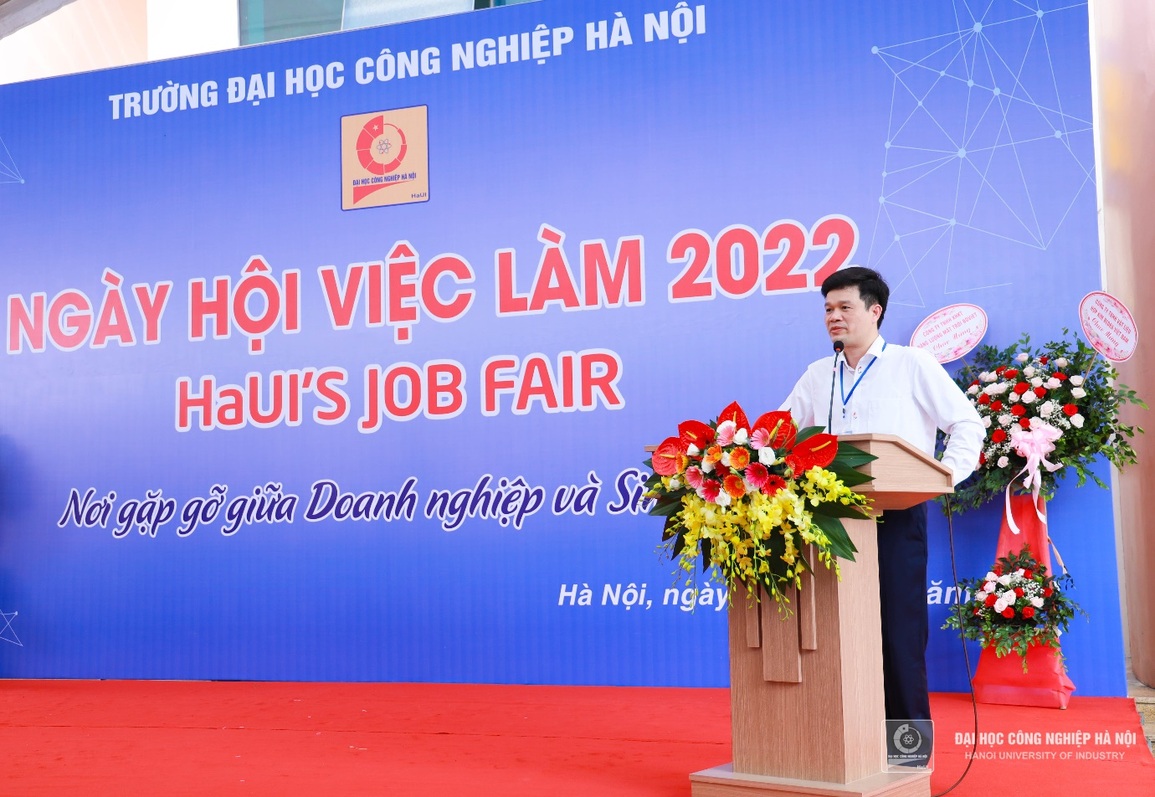Gần 100 doanh nghiệp vào trường đại học tuyển chọn sinh viên - 3 Gần 100 doanh nghiệp vào trường đại học tuyển chọn sinh viên - 3