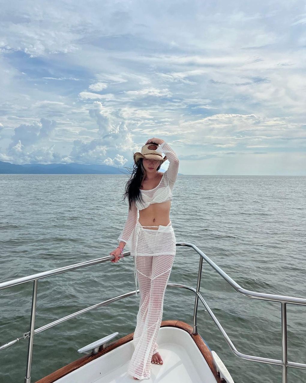 Con gái ca sĩ Thanh Hà trông xinh đẹp, gợi cảm ở tuổi 24 - 7
