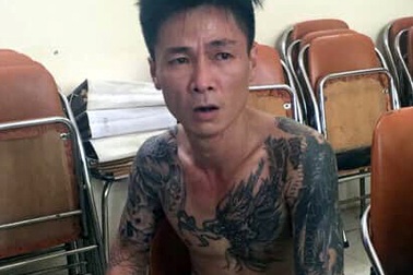 Hà Nội: Gã trai mang can xăng về nhà dọa bố mẹ