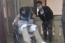 Bác sĩ làm việc trên xe lăn bị điều chuyển lúc sắp nghỉ hưu