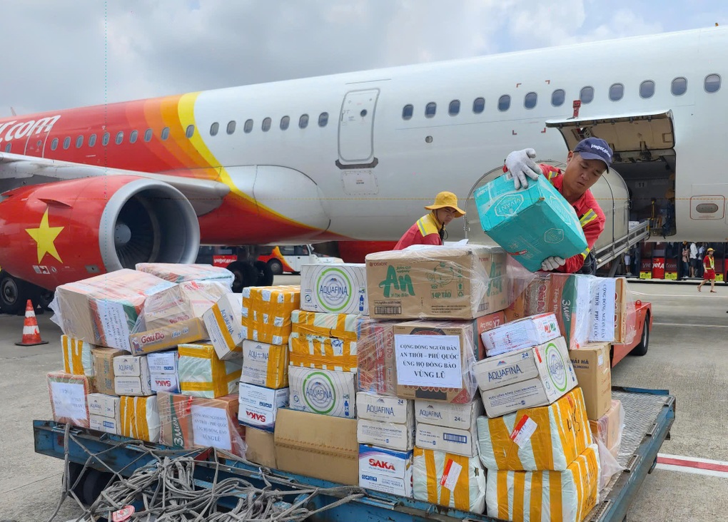 Vietjet chung tay tái thiết cuộc sống người dân sau bão lũ - 3 Vietjet chung tay tái thiết cuộc sống người dân sau bão lũ - 3
