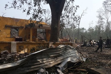 Cháy nổ và nghịch lý... tôn vinh