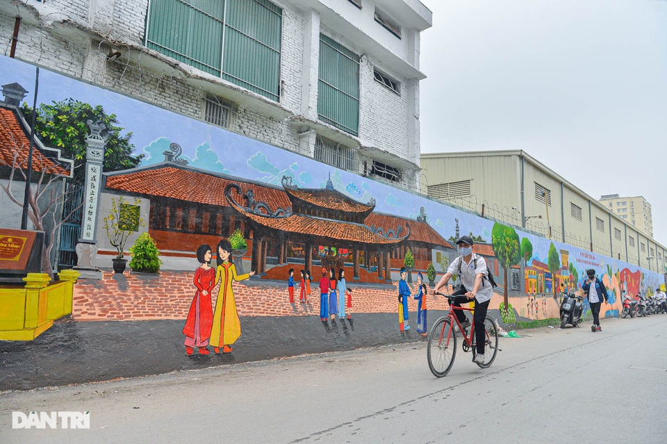 Hình ảnh khác lạ của bức tường Công ty Rạng Đông 2 năm sau vụ cháy - 9 Hình ảnh khác lạ của bức tường Công ty Rạng Đông 2 năm sau vụ cháy - 9
