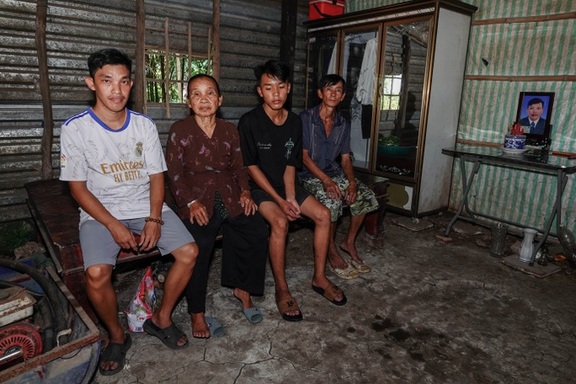 Người phụ nữ bị "trời đày" chỉ trong 5 năm, 5 người thân qua đời
