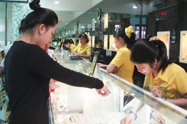 Doanh nghiệp vàng xoay xở hướng đi
