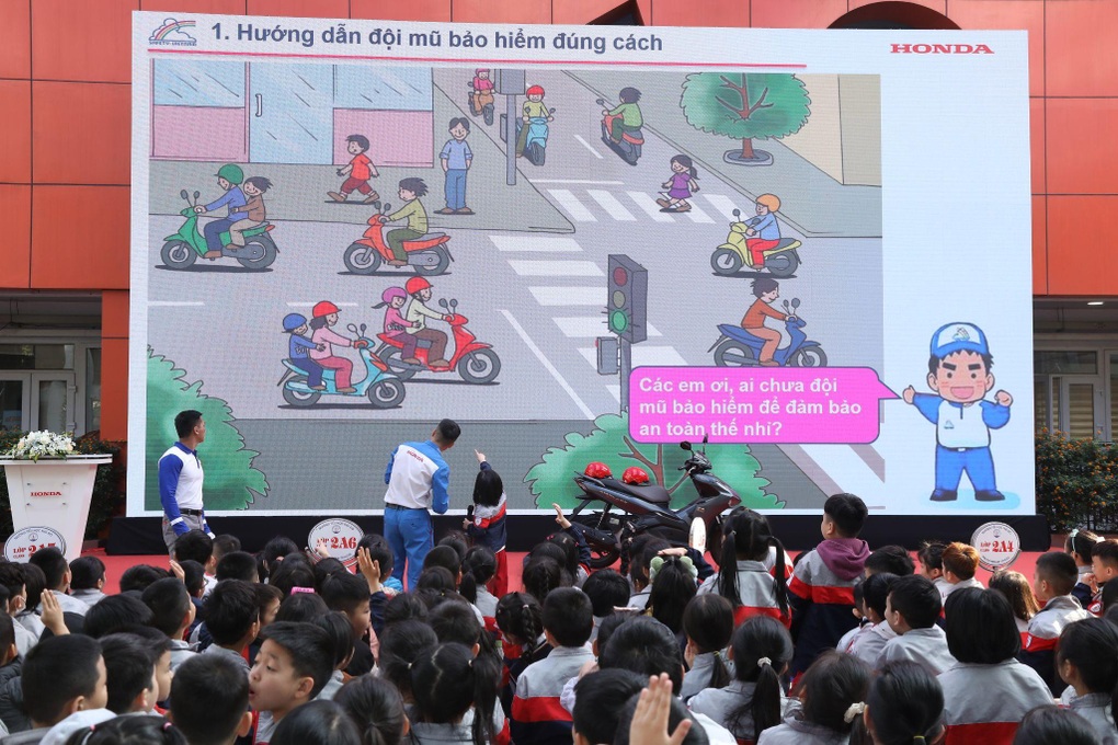 Honda Việt Nam đào tạo kiến thức an toàn giao thông cho phụ huynh, học sinh - 3 Honda Việt Nam đào tạo kiến thức an toàn giao thông cho phụ huynh, học sinh - 3