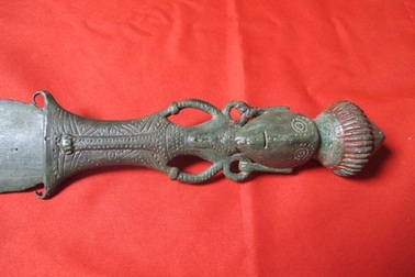 Độc đáo thanh kiếm có tượng người đẹp nhất Việt Nam