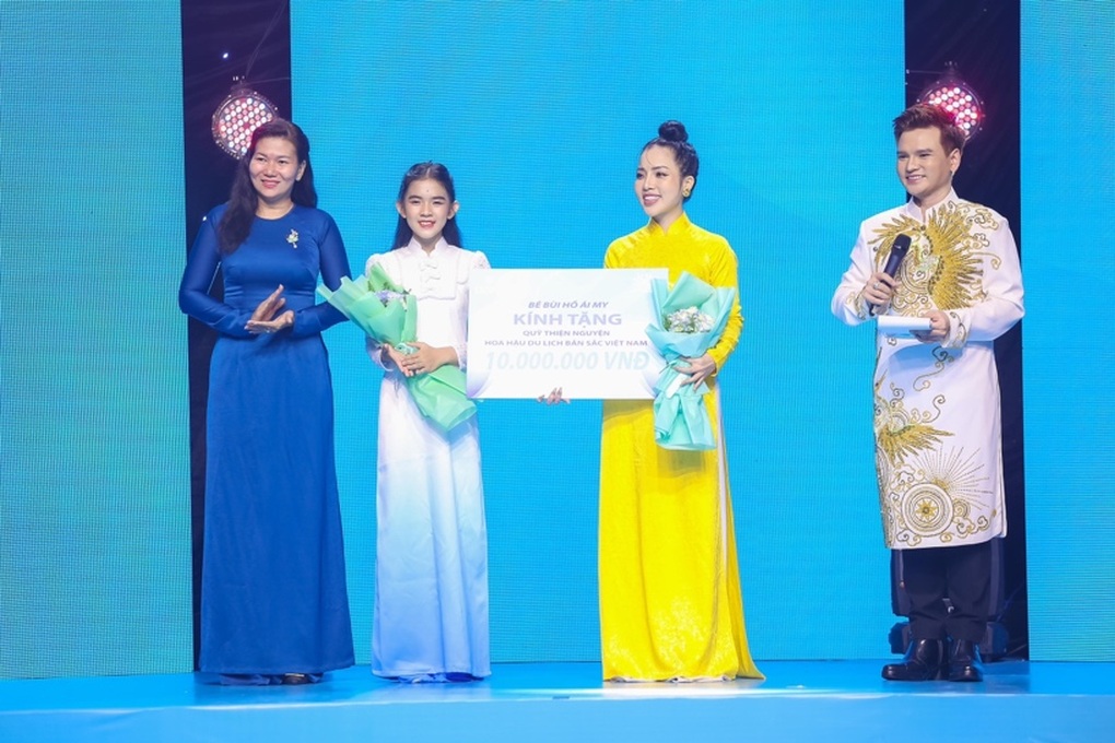 Hé lộ vương miện trị giá 2 tỷ đồng của Hoa hậu Du lịch Bản sắc Việt Nam - 4 Hé lộ vương miện trị giá 2 tỷ đồng của Hoa hậu Du lịch Bản sắc Việt Nam - 4