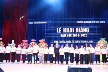 Công ty TNHH Rohto-Mentholatum Việt Nam trao học bổng tiếp sức ước mơ cho dược sĩ trẻ