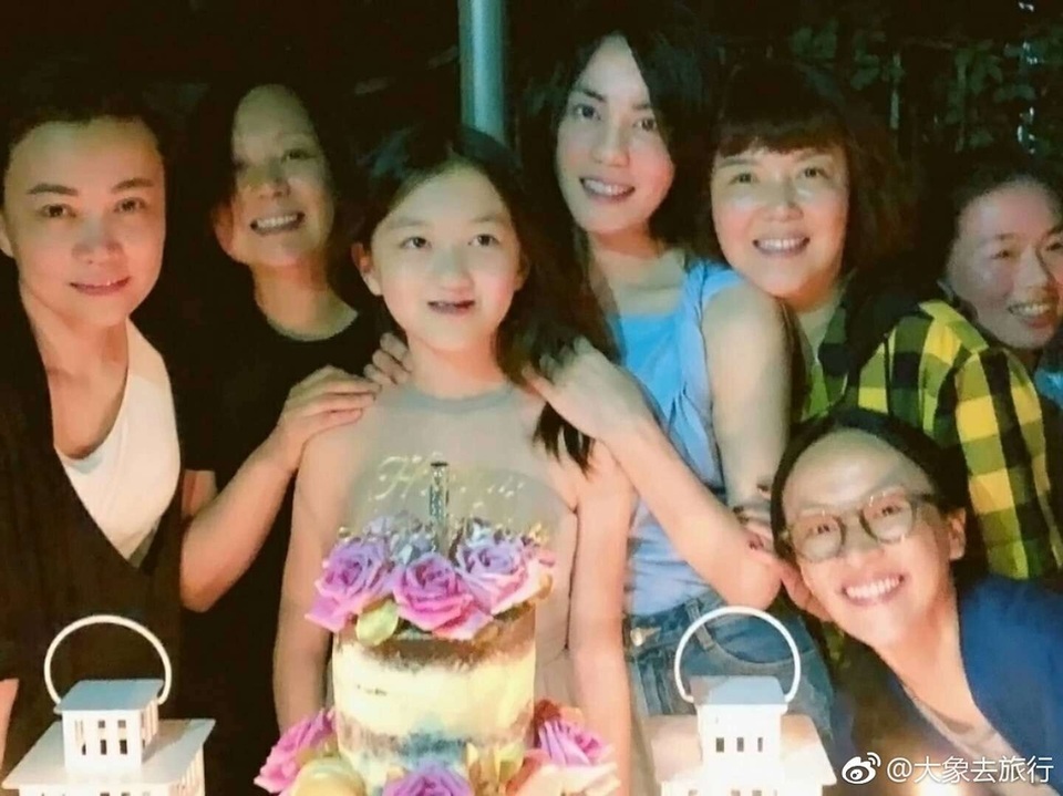 Con gái Vương Phi càng lớn càng giống mẹ và xinh đẹp! - 8 Con gái Vương Phi càng lớn càng giống mẹ và xinh đẹp! - 8