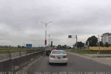 Xử phạt tài xế không nhường đường cho xe ưu tiên