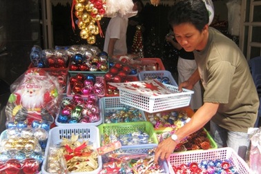 Sức mua giảm, thị trường Noel trầm lắng