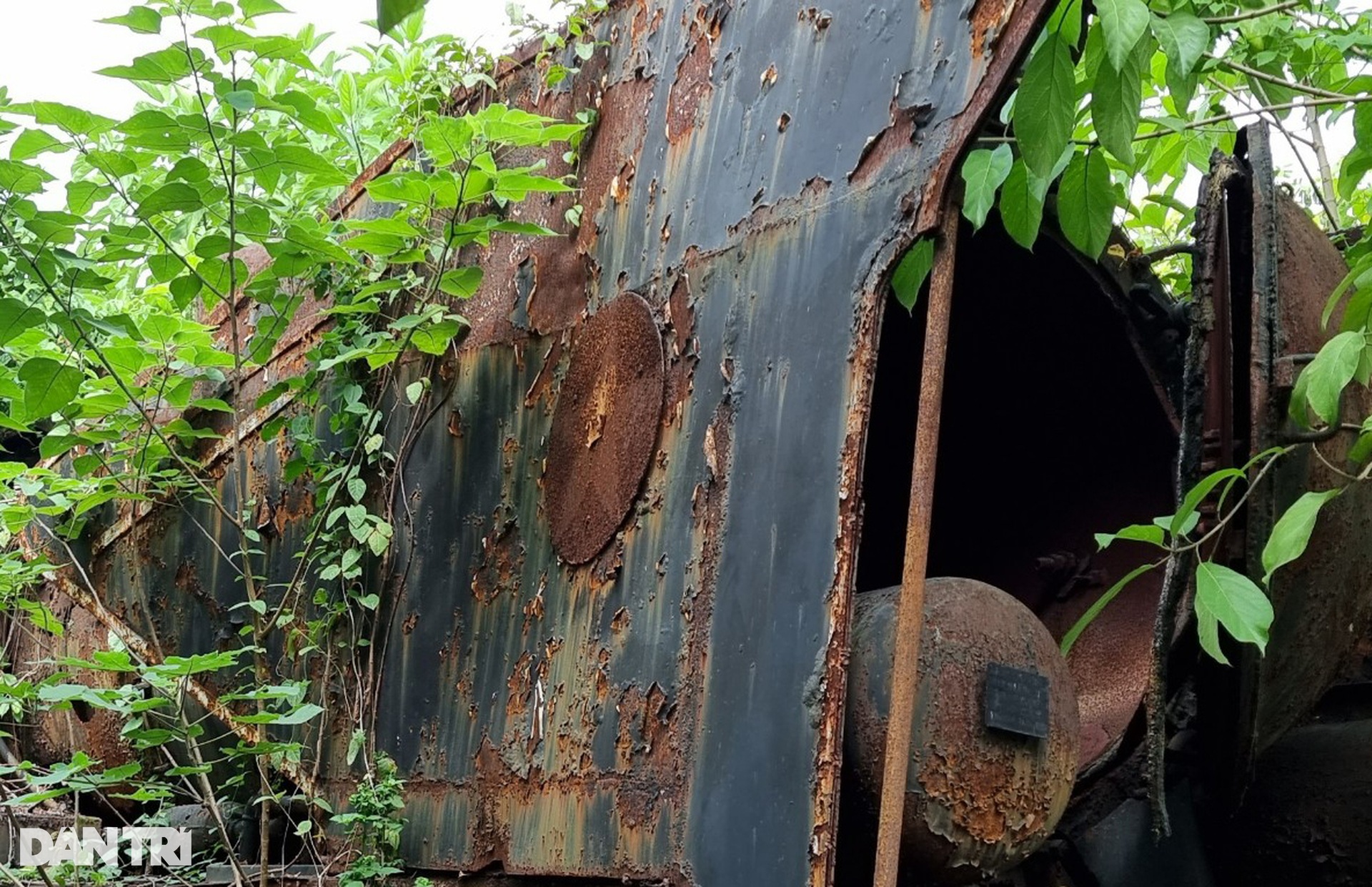 Cận cảnh chiếc tàu hỏa hơi nước bị lãng quên tại Hà Nội - 5 Cận cảnh chiếc tàu hỏa hơi nước bị lãng quên tại Hà Nội - 5