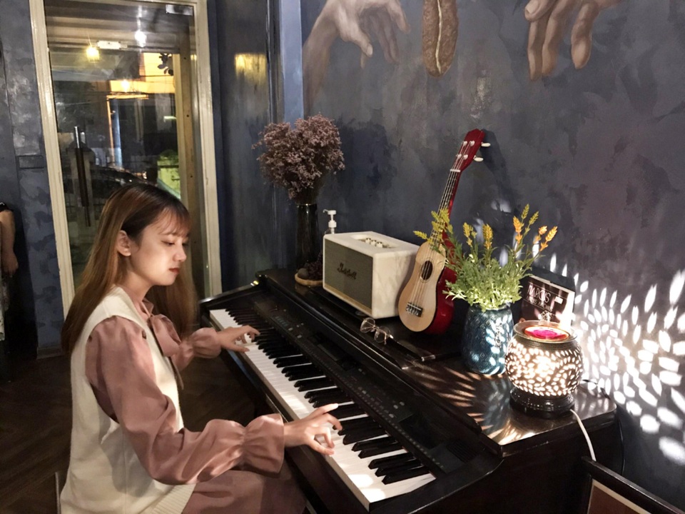 Nữ sinh Bách khoa yêu thích đá bóng, viết code, sở hữu vẻ đẹp trong trẻo - 13 Nữ sinh Bách khoa yêu thích đá bóng, viết code, sở hữu vẻ đẹp trong trẻo - 13