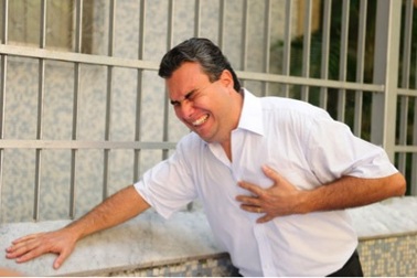 Đau tức ngực - Cảnh báo nguy cơ bệnh tim mạch