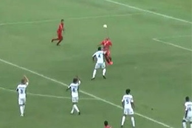 Con trai Rivaldo tái hiện bàn thắng “xe đạp chổng ngược” của cha