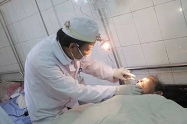 Dòi trong mũi cụ ông là ấu trùng ruồi 