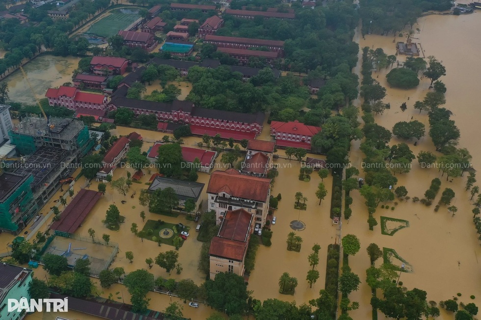 Những kỷ lục buồn trong đợt mưa lũ lịch sử ở miền Trung - 5 Những kỷ lục buồn trong đợt mưa lũ lịch sử ở miền Trung - 5