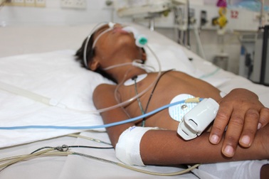 Người nhà tự mua thuốc trị đau đầu, bệnh nhi co giật hôn mê