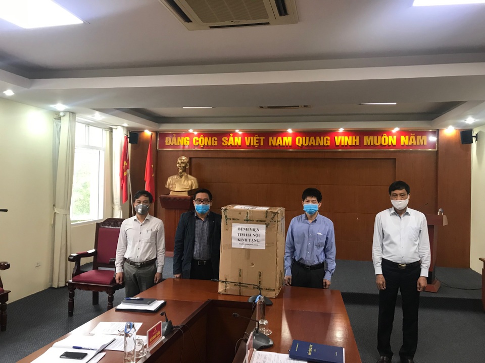 Khám tim mạch cho bệnh nhân đang cần theo dõi ngay tại ổ dịch Hạ Lôi - 4 Khám tim mạch cho bệnh nhân đang cần theo dõi ngay tại ổ dịch Hạ Lôi - 4