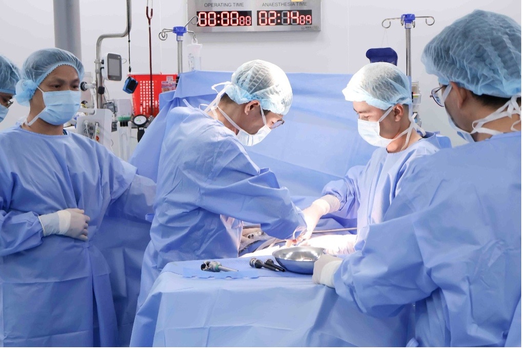 Bàn tay vàng ngoại tiêu hóa và những ca phẫu thuật níu giữ sinh mạng người bệnh - 1 Bàn tay vàng ngoại tiêu hóa và những ca phẫu thuật níu giữ sinh mạng người bệnh - 1