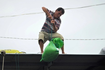 Kalmaegi sắp đổ bộ, người dân lo tái diễn kịch bản bão năm 2020