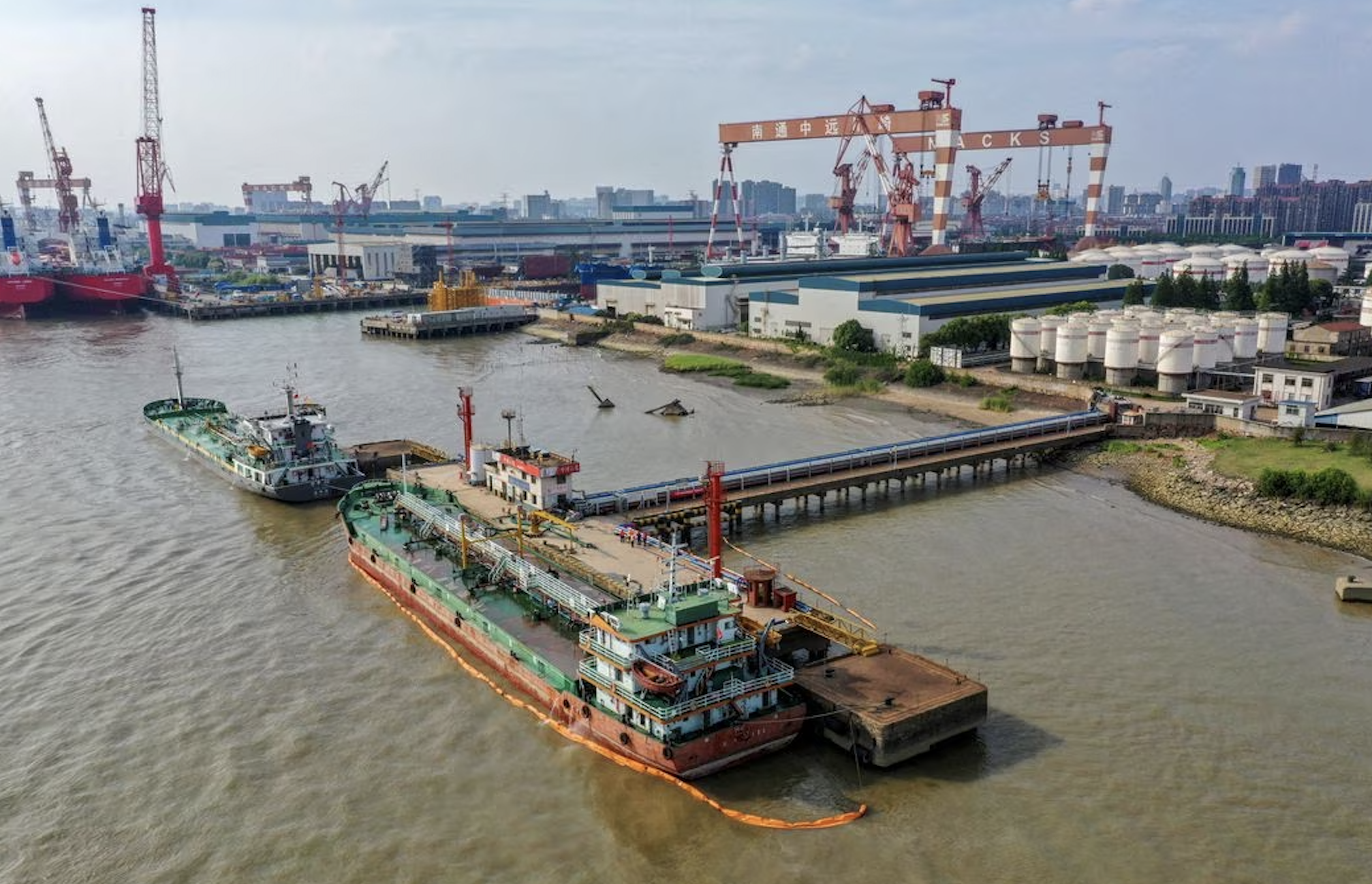 Trung Quốc thắng đậm giữa bão trừng phạt của phương Tây - 2 Trung Quốc thắng đậm giữa bão trừng phạt của phương Tây - 2