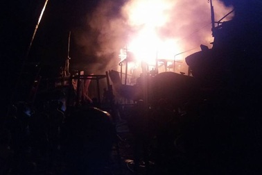 4 tàu cá bốc cháy dữ dội trong đêm