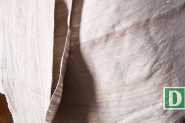 Cận cảnh loại lụa “đắt như vàng” được dệt từ tơ sen ở Việt Nam