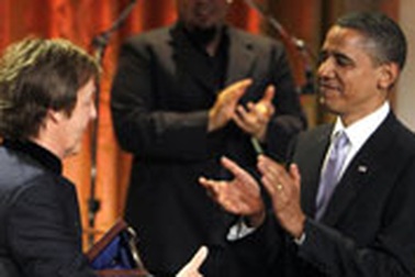 Nhà Obama hát cùng cựu thành viên ban nhạc Beatles