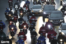 Hà Nội rét đậm, khách đi xe công nghệ khóc vì giá chát, app quay mòng