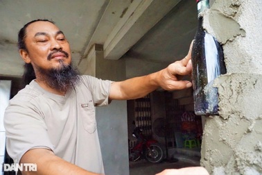 "Dị nhân" 15 năm nhặt vỏ chai về xây ngôi nhà "độc nhất vô nhị" ở Quảng Nam