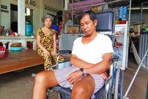 Xót xa cảnh vợ tâm thần "lơ ngơ" chăm chồng bị tai biến nằm liệt