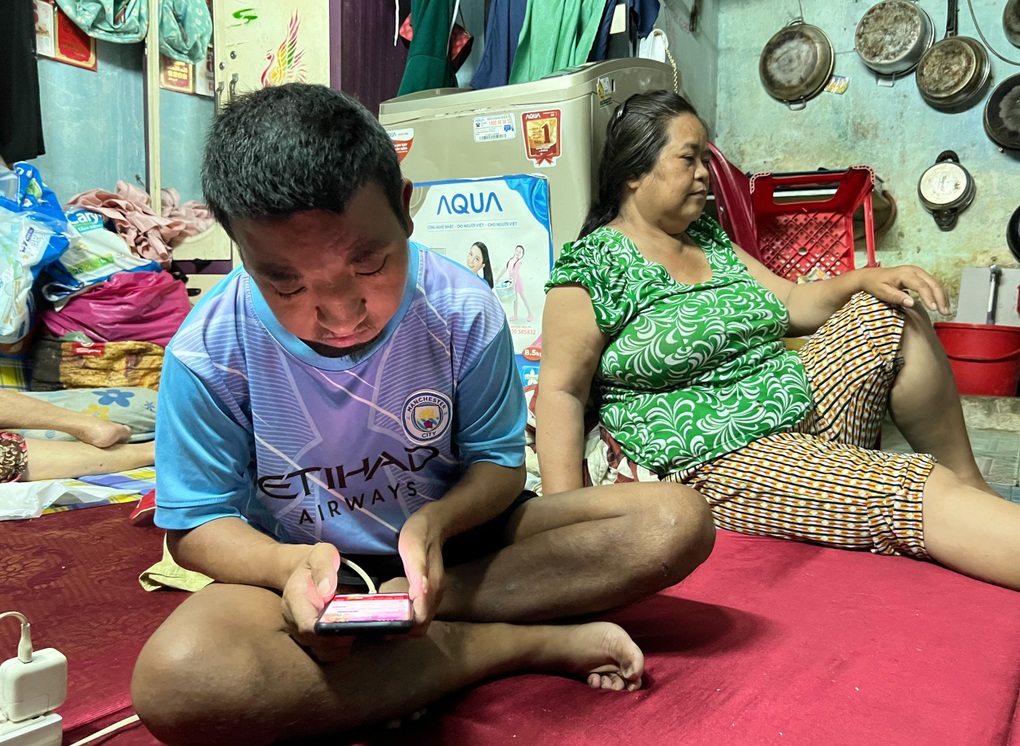 Người dì ghẻ 25 năm nuôi đứa con khờ của chồng cũ - 3