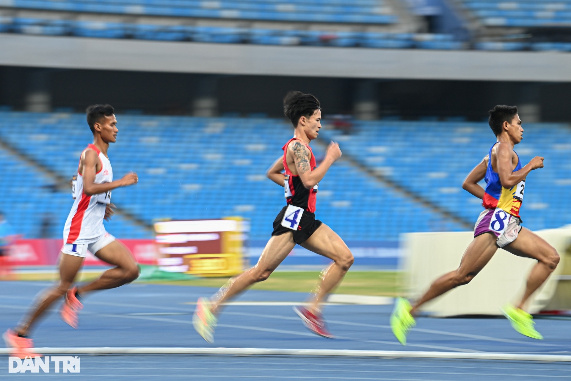 Khoảnh khắc hoa khôi điền kinh bật khóc trong lần đầu giành HCV SEA Games - 6 Khoảnh khắc hoa khôi điền kinh bật khóc trong lần đầu giành HCV SEA Games - 6