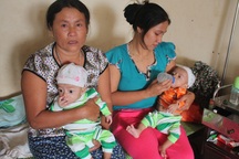 Nỗi lòng người mẹ sinh ba: Một con mất, hai con nguy kịch