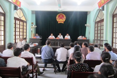 Vụ dân kiện chủ tịch huyện: Diễn biến phức tạp sau bản án sơ thẩm