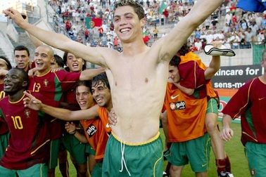 C.Ronaldo dẫn dầu danh sách những cầu thủ đã “lột xác” quyến rũ khó tin