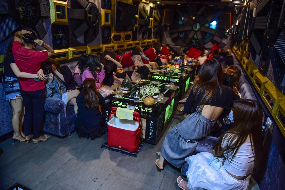 Sau vụ xử phạt karaoke trá hình, loạt phố massage ở TP.HCM đóng cửa im lìm - 1 Sau vụ xử phạt karaoke trá hình, loạt phố massage ở TP.HCM đóng cửa im lìm - 1