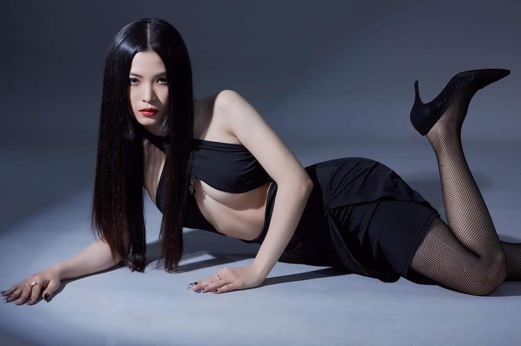 Hot girl gợi cảm tốt nghiệp thủ khoa ngành Thiết kế thời trang - 2 Hot girl gợi cảm tốt nghiệp thủ khoa ngành Thiết kế thời trang - 2