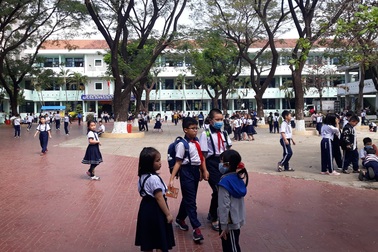 Bình Định, Huế, Đắk Lắk, Cà Mau, Đồng Nai, Gia Lai: HS THPT đi học từ 2/3