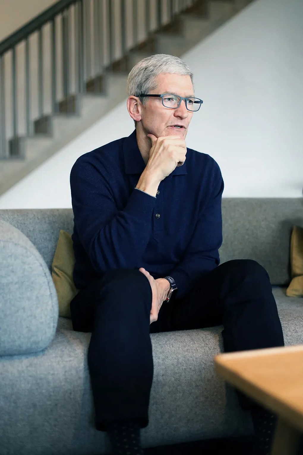 Tim Cook luôn mặc đồ giản dị dù sở hữu khối tài sản 2,1 tỷ USD - 2 Tim Cook luôn mặc đồ giản dị dù sở hữu khối tài sản 2,1 tỷ USD - 2