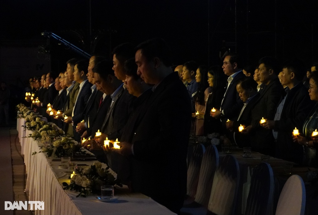 Phút tưởng niệm đồng bào mất vì tai nạn giao thông tại Việt Nam - 1 Phút tưởng niệm đồng bào mất vì tai nạn giao thông tại Việt Nam - 1